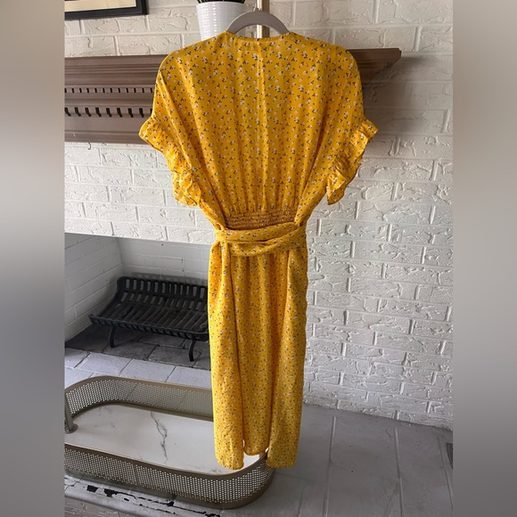 Summer Dress with Ruffle Sleeves and Adjustable Waist - Picture 4 of 6